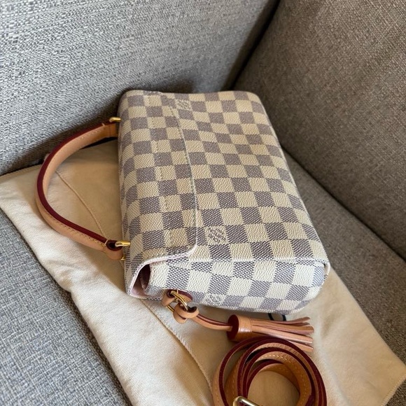 Louis Vuitton Damier Azur Crossbody Bag in Cream and Tan - Picture 5 of 15